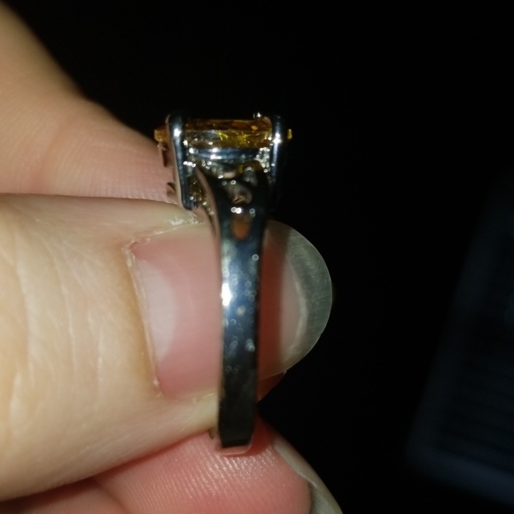 Ring - Picture 2 of 4
